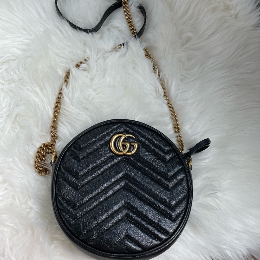 Black Gucci GG Marmont mini round crossbody shoulder bag